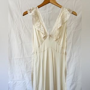Vintage cream slip dress. Size small. Fits true to size.